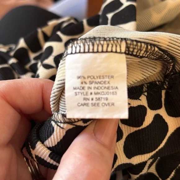 Notations Black and White zip up light jacket. - Picture 4 of 5